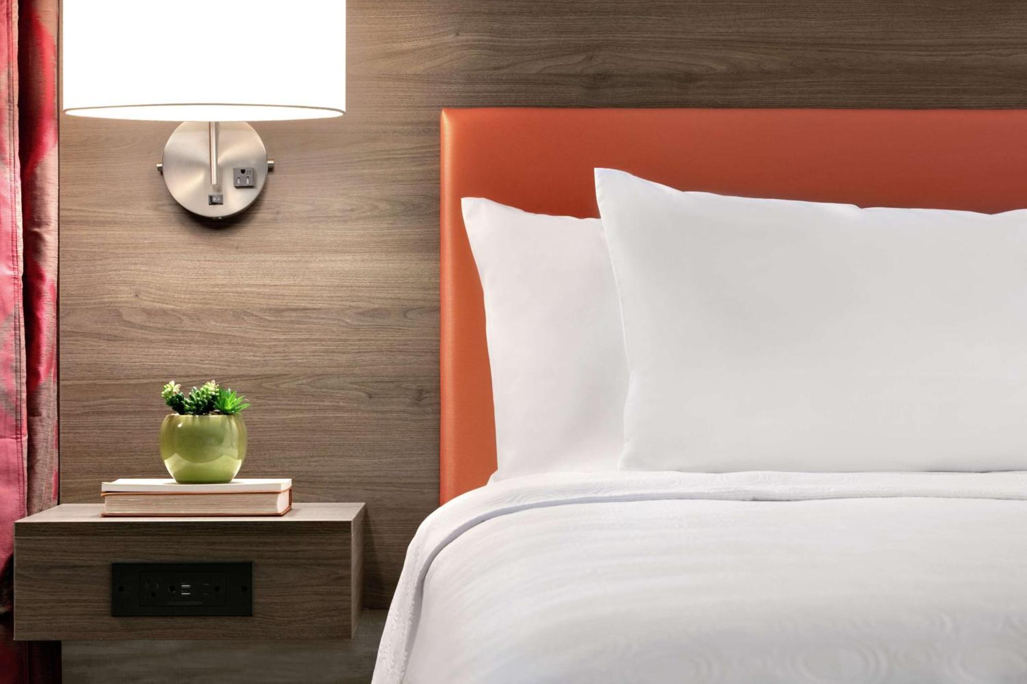 Home2 Suites By Hilton Істон Екстер'єр фото